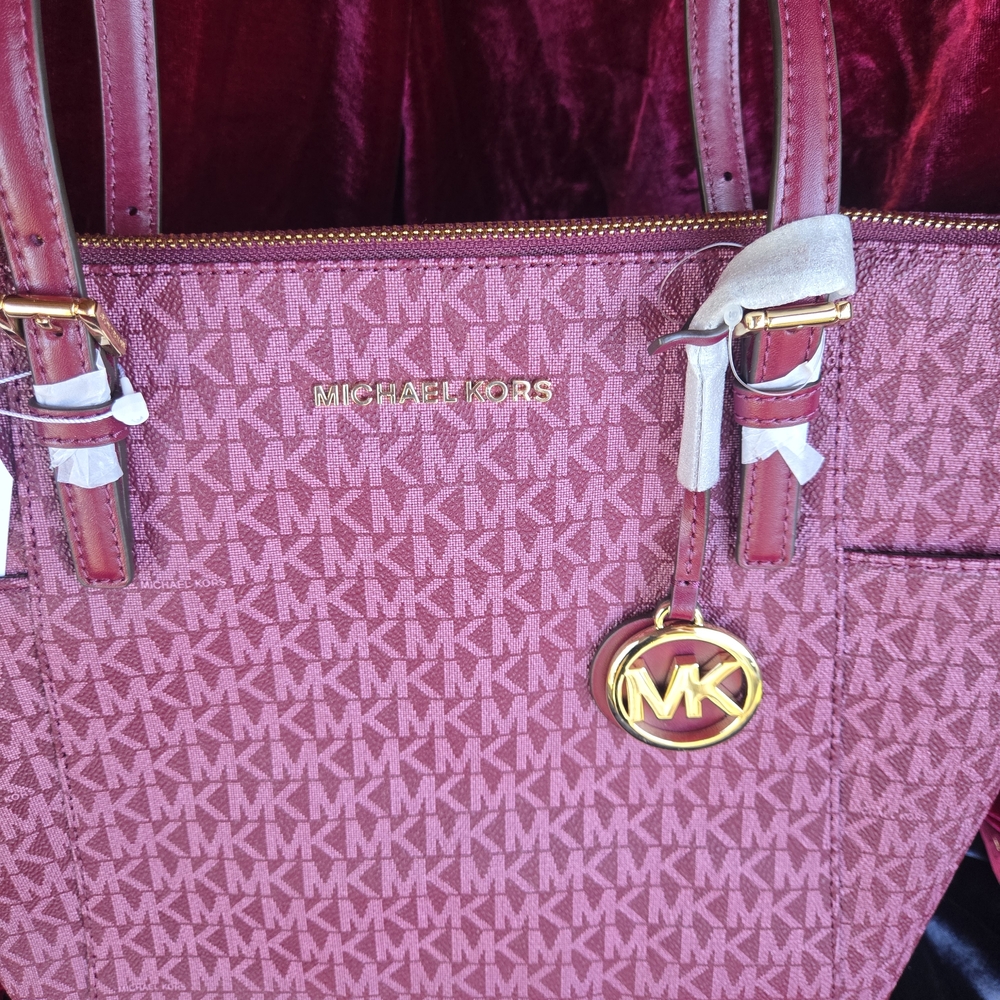 Michael Kors Jet Set Item EW TZ Tote Signature DK Berry NWT - Picture 2 of 11